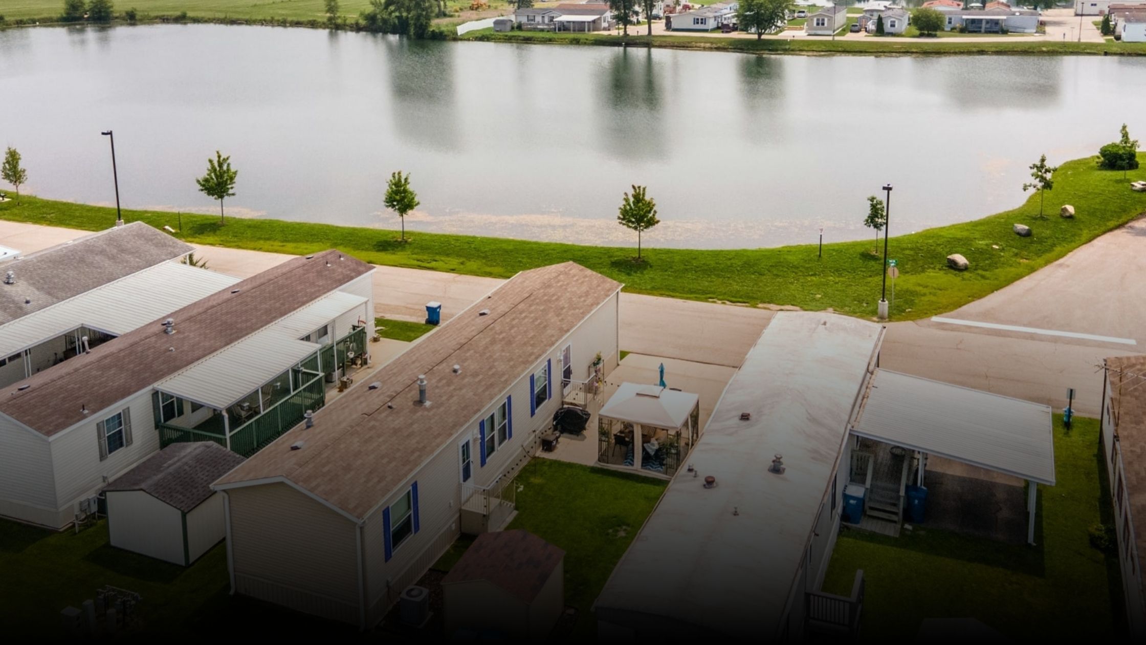Aerial photo of 90 10th Ave in Bartlett, Illinois showing pond